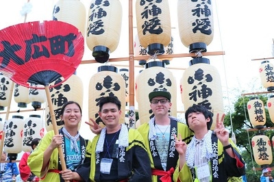 祭りの様子